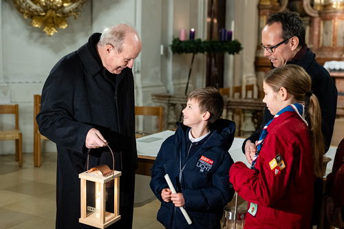 Friedenslicht in Wien angekommen / Erzdiözese Wien/ Schönlaub, Stephan Schönlaub