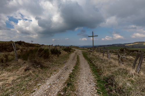 Kreuz am Jakobsweg über Frankreich